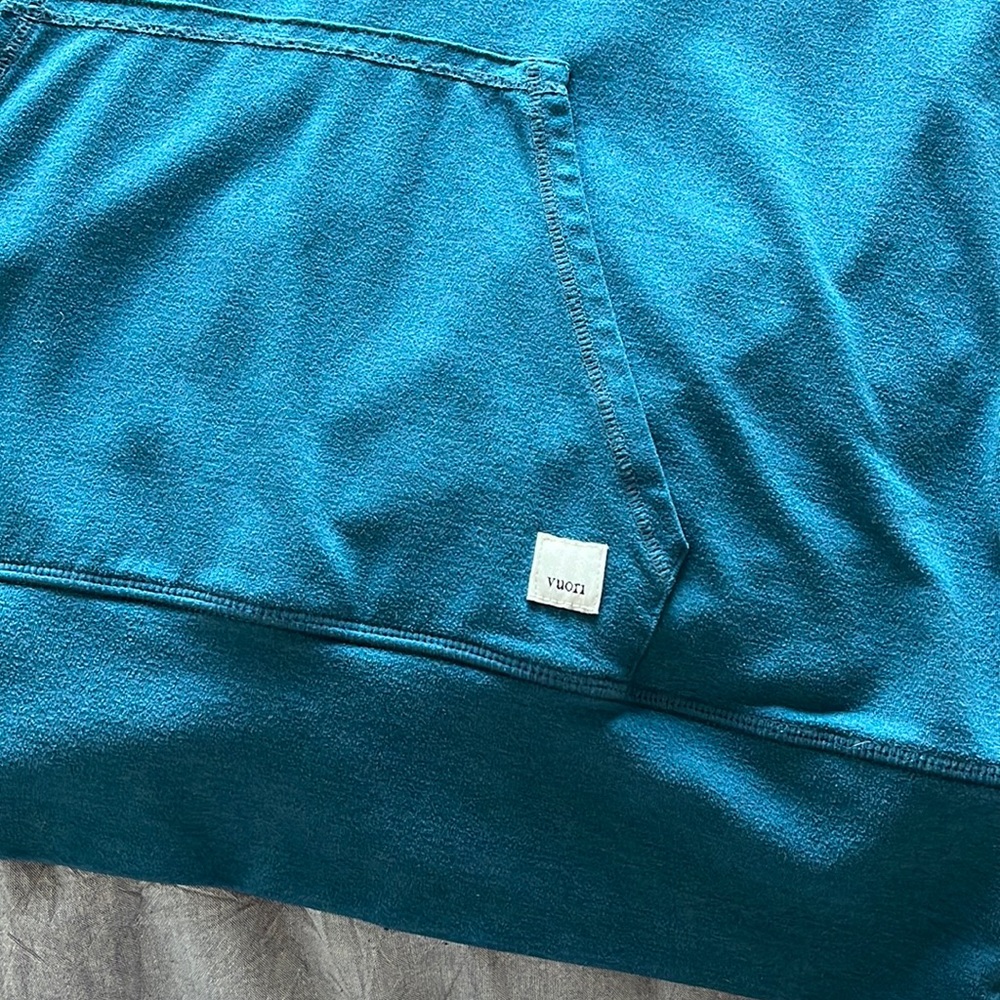 Vuori blue ponto material hoodie sweatshirt size medium. Great condition